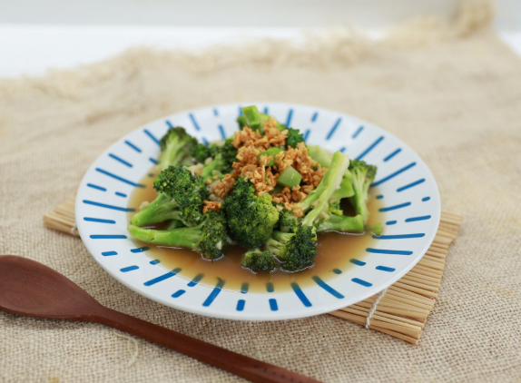 trik-menumis-brokoli-saus-tiram-agar-tetap-hijau-segar