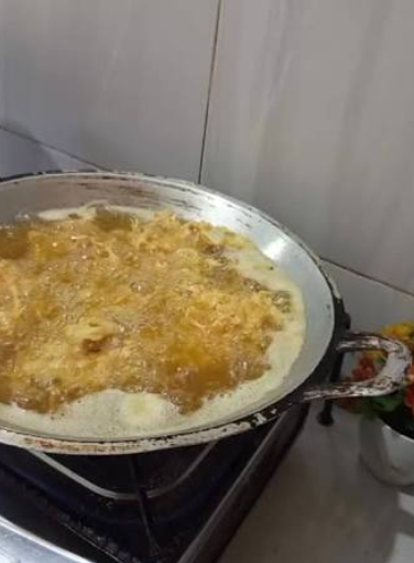Panaskan Minyak Dulu Agar Hasil Gorengan Lebih Renyah